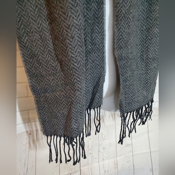 Bloomingdale's Gray and Black Herringbone Scarf - Picture 2 of 6